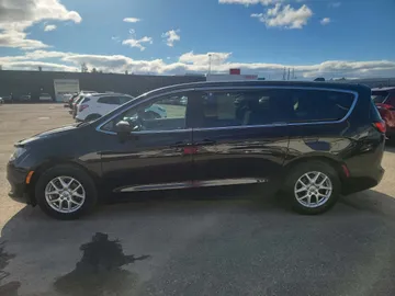 2021 Chrysler Grand Caravan - image 4
