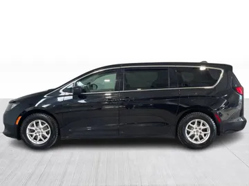 2021 Chrysler Grand Caravan - image 9