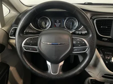 2021 Chrysler Grand Caravan - image 16