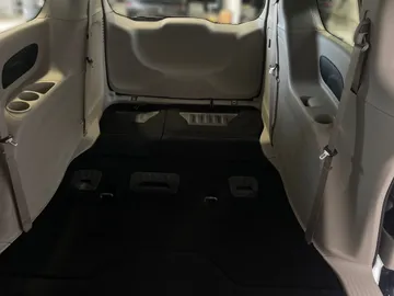 2021 Chrysler Grand Caravan - image 14