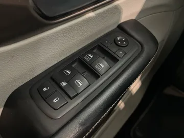 2021 Chrysler Grand Caravan - image 21