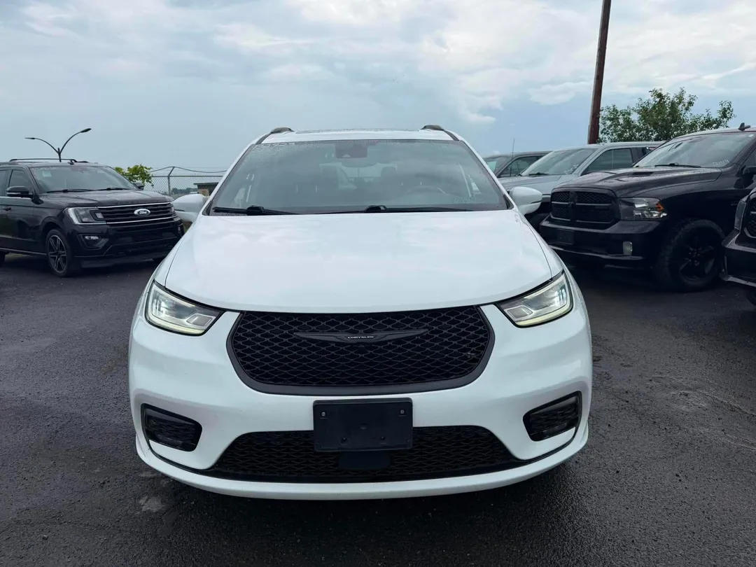 2022 Chrysler Pacifica — photo 2