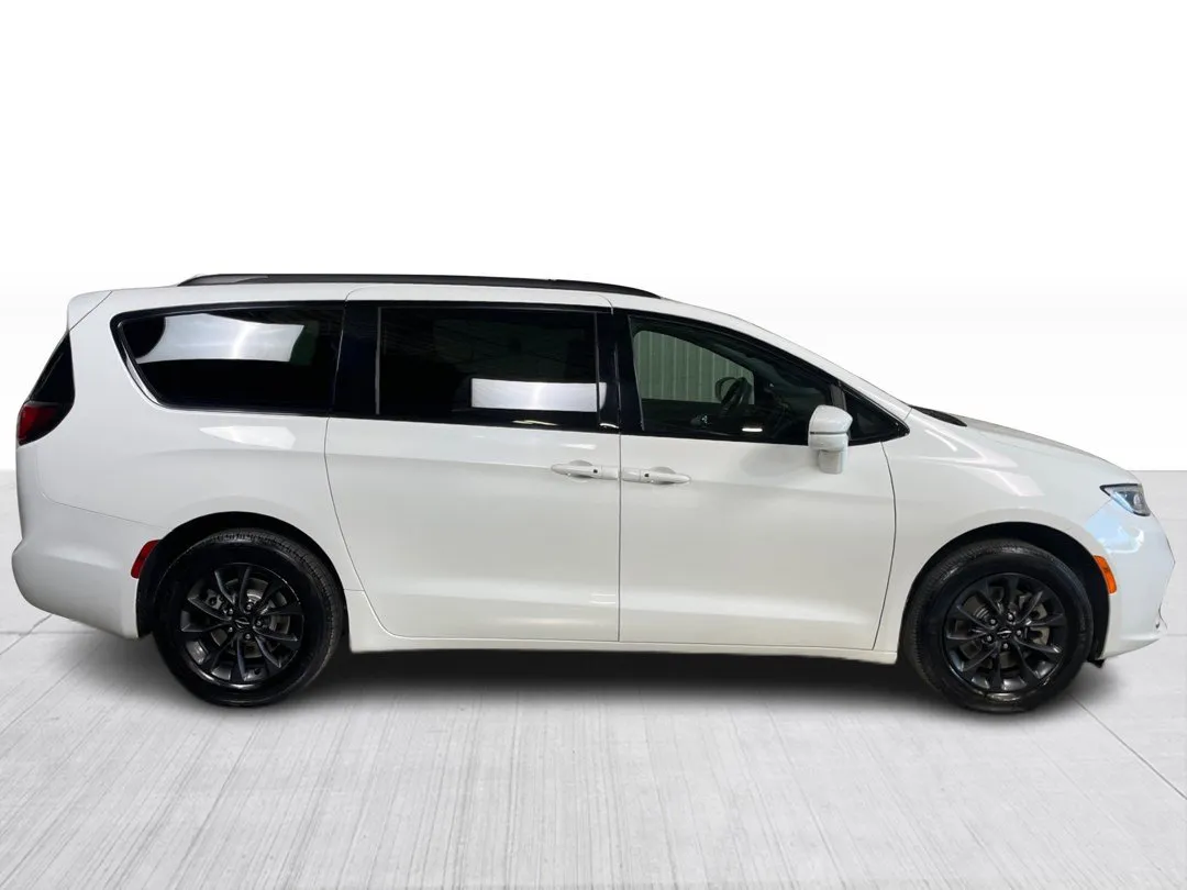 2022 Chrysler Pacifica for sale - photo 2