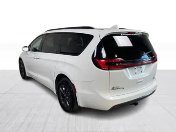 2022 Chrysler Pacifica - image 12