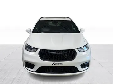 2022 Chrysler Pacifica - image 9