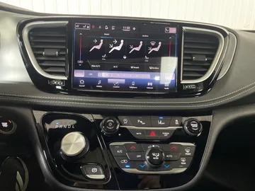 2022 Chrysler Pacifica - image 26