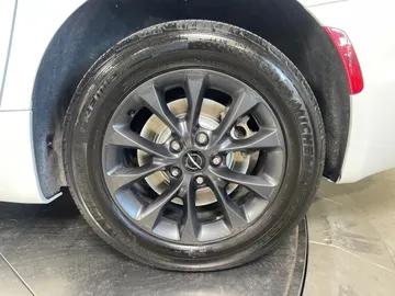 2022 Chrysler Pacifica - image 7