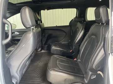 2022 Chrysler Pacifica - image 16