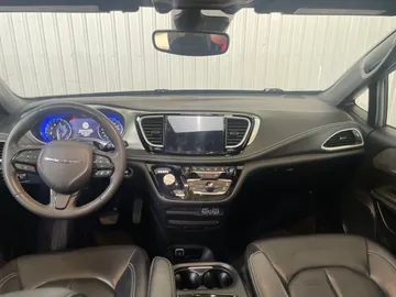 2023 Chrysler Pacifica - image 4