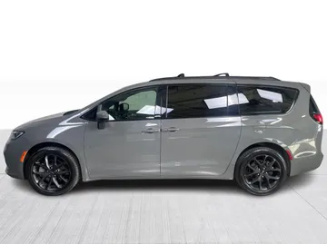 2023 Chrysler Pacifica - image 10