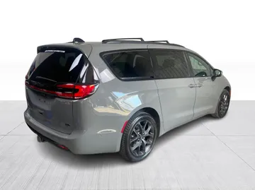 2023 Chrysler Pacifica - image 14