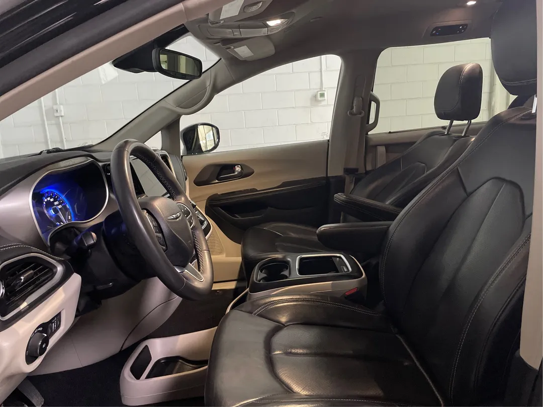 2022 Chrysler Pacifica — photo 3