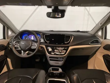 2022 Chrysler Pacifica - image 4