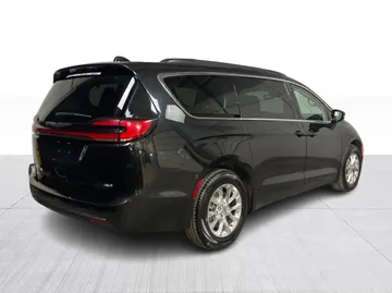 2022 Chrysler Pacifica - image 14