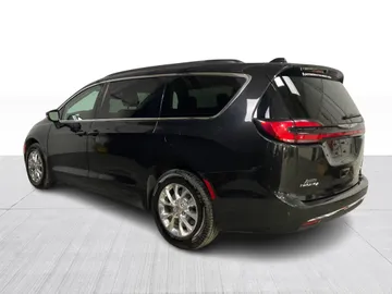 2022 Chrysler Pacifica - image 11