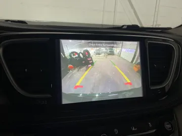 2022 Chrysler Pacifica - image 23