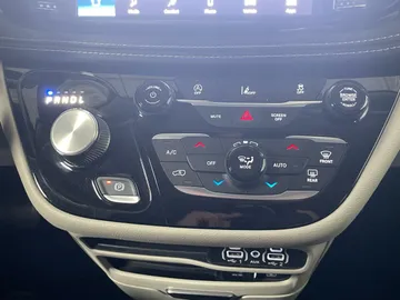 2022 Chrysler Pacifica - image 24