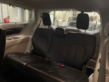 2022 Chrysler Pacifica - image 27