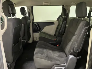 2019 Dodge Grand Caravan - image 14