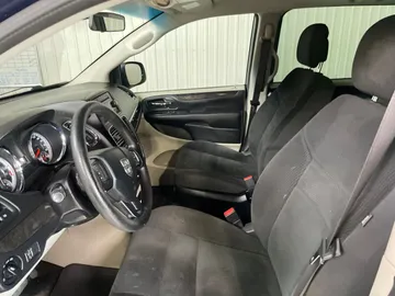 2017 Dodge Grand Caravan - image 3