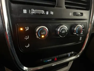 2017 Dodge Grand Caravan - image 17