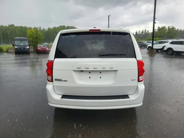2016 Dodge Grand Caravan - image 4