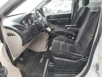 2016 Dodge Grand Caravan - image 8
