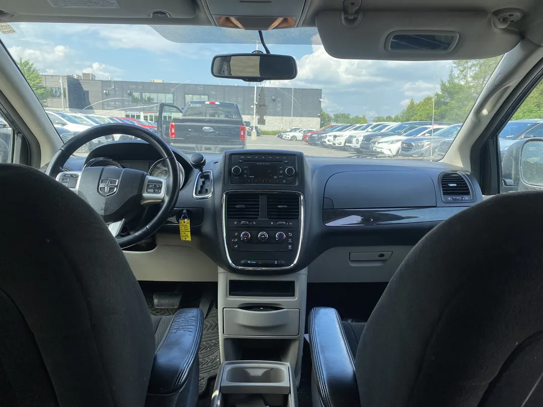 2017 Dodge Grand Caravan — photo 8