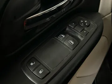2017 Dodge Grand Caravan - image 19