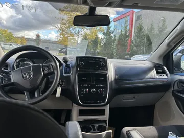 2019 Dodge Grand Caravan - image 9