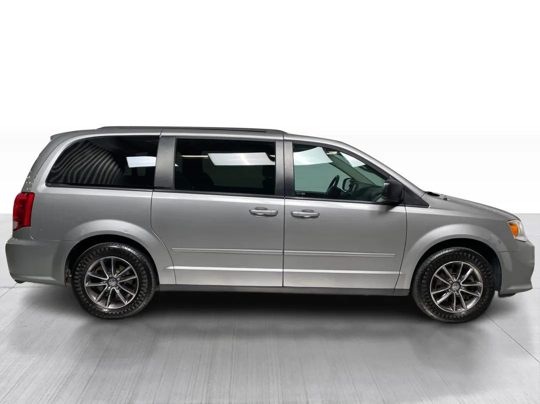 2016 Dodge Grand Caravan — photo 2