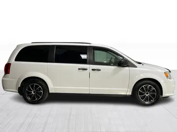 2019 Dodge Grand Caravan - image 2