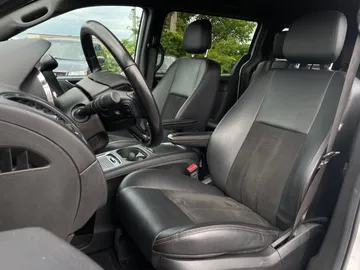 2019 Dodge Grand Caravan - image 3