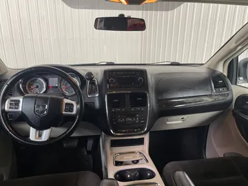 2016 Dodge Grand Caravan - image 4