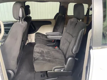 2016 Dodge Grand Caravan - image 14