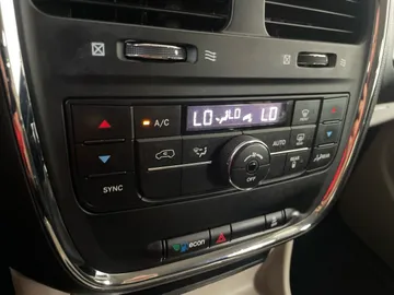 2016 Dodge Grand Caravan - image 19