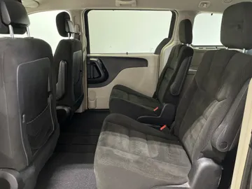 2016 Dodge Grand Caravan - image 14