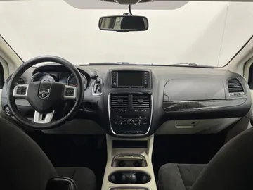 2016 Dodge Grand Caravan - image 4