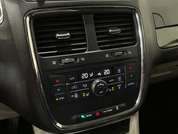 2016 Dodge Grand Caravan - image 21