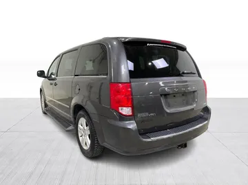 2016 Dodge Grand Caravan - image 10
