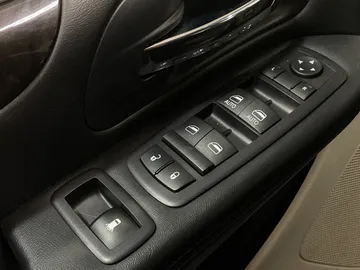 2016 Dodge Grand Caravan - image 22