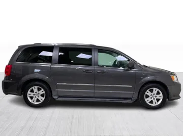 2016 Dodge Grand Caravan - image 2