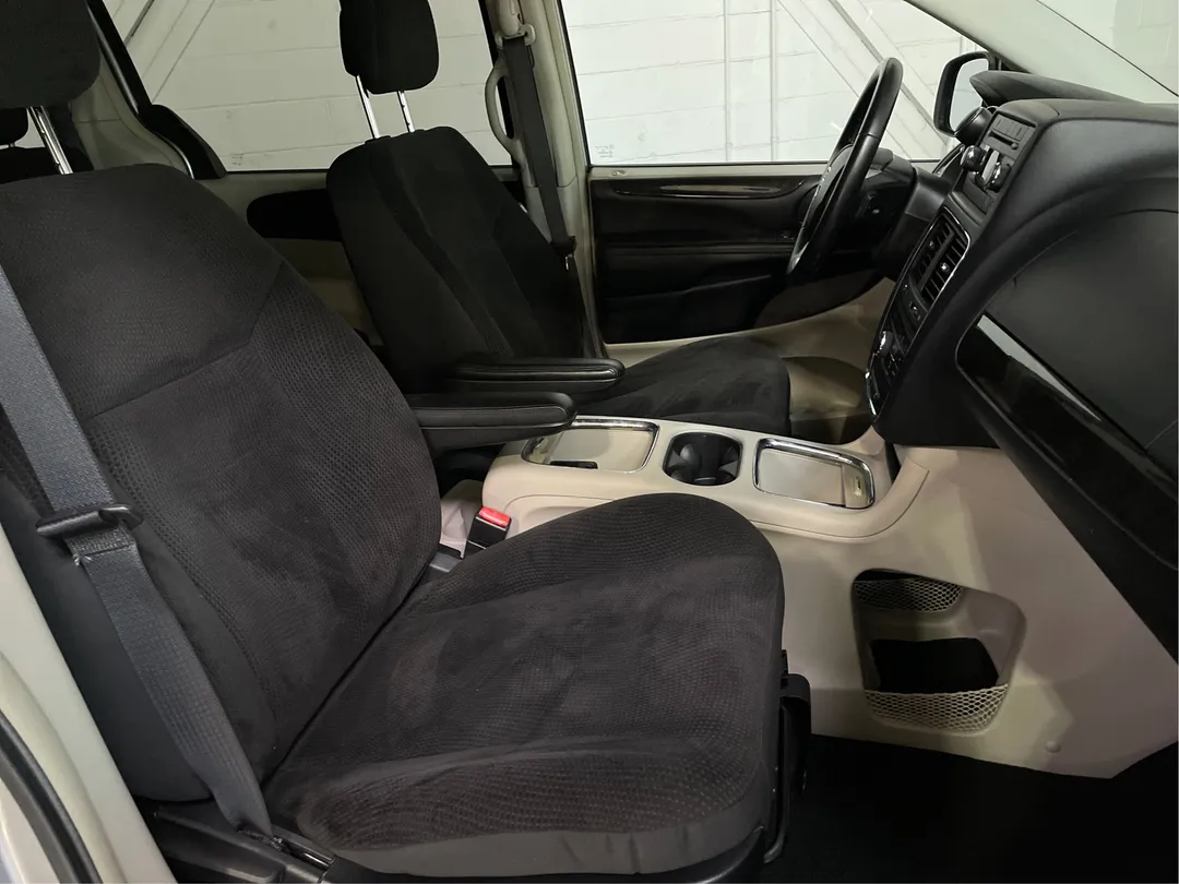 2017 Dodge Grand Caravan — photo 3