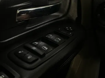 2017 Dodge Grand Caravan - image 21