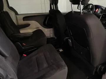 2017 Dodge Grand Caravan - image 14