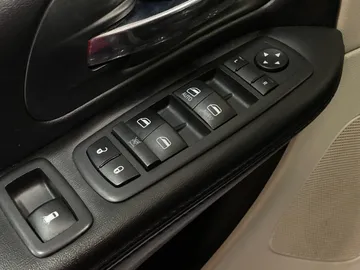 2020 Dodge Grand Caravan - image 22