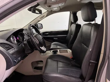 2020 Dodge Grand Caravan - image 3