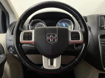 2020 Dodge Grand Caravan - image 23