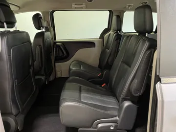 2020 Dodge Grand Caravan - image 14