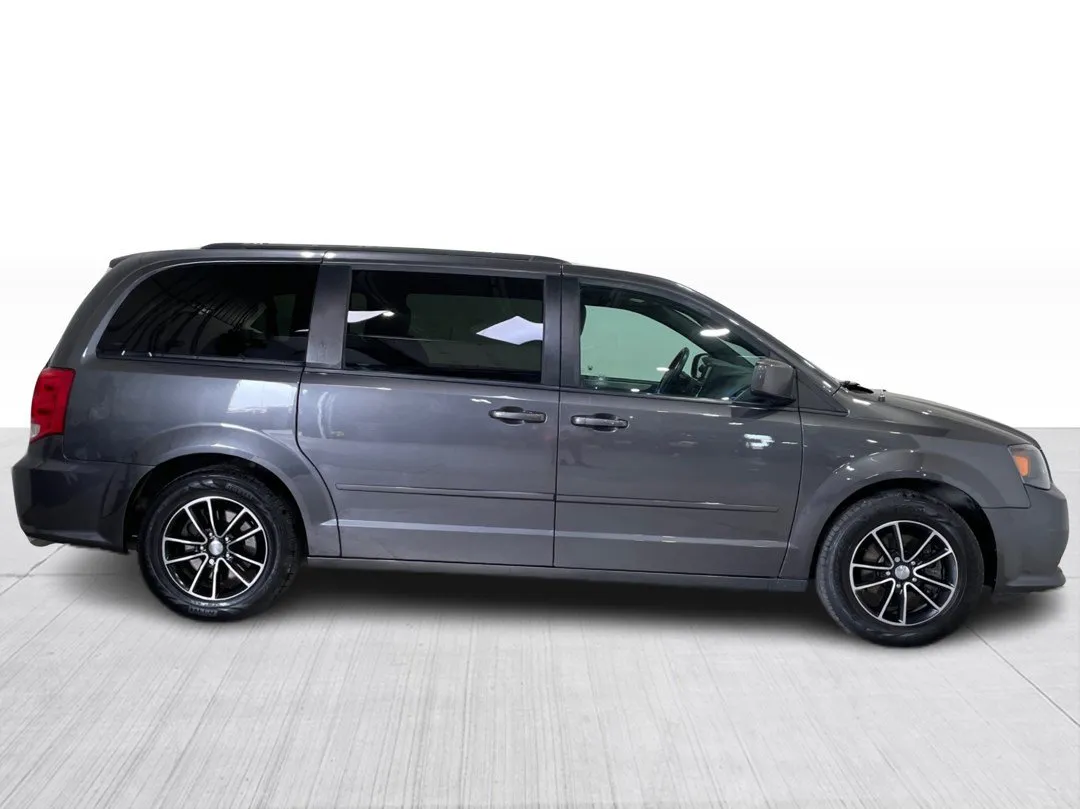 2017 Dodge Grand Caravan — photo 2